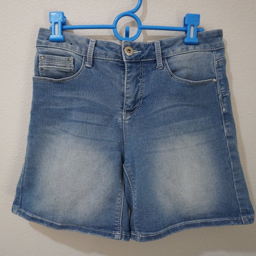 Women's Mid-Rise Jean / Denim Shorts - Size 8